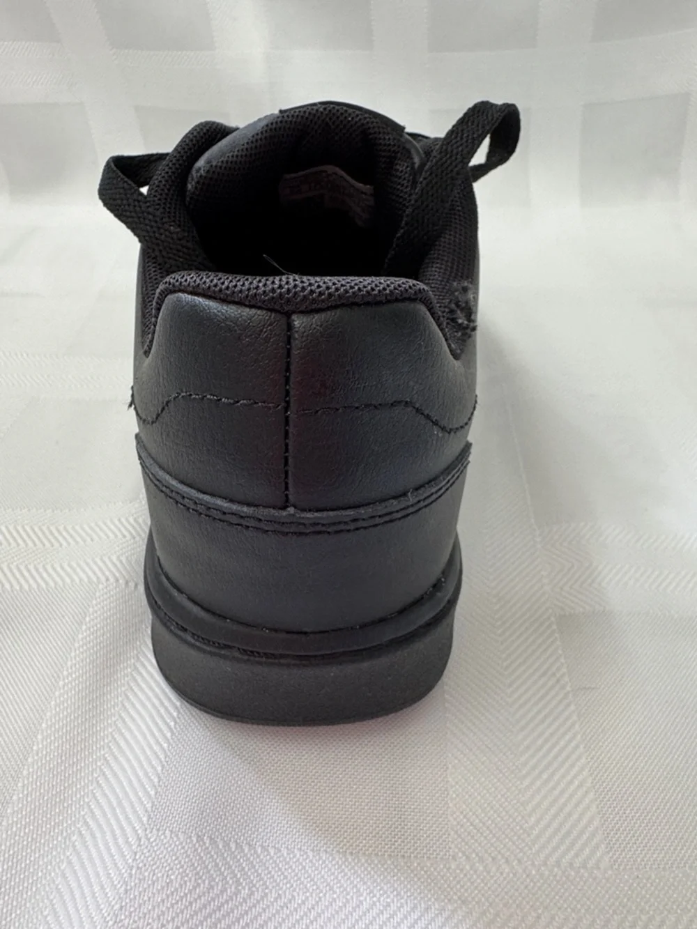 Under Armour all black